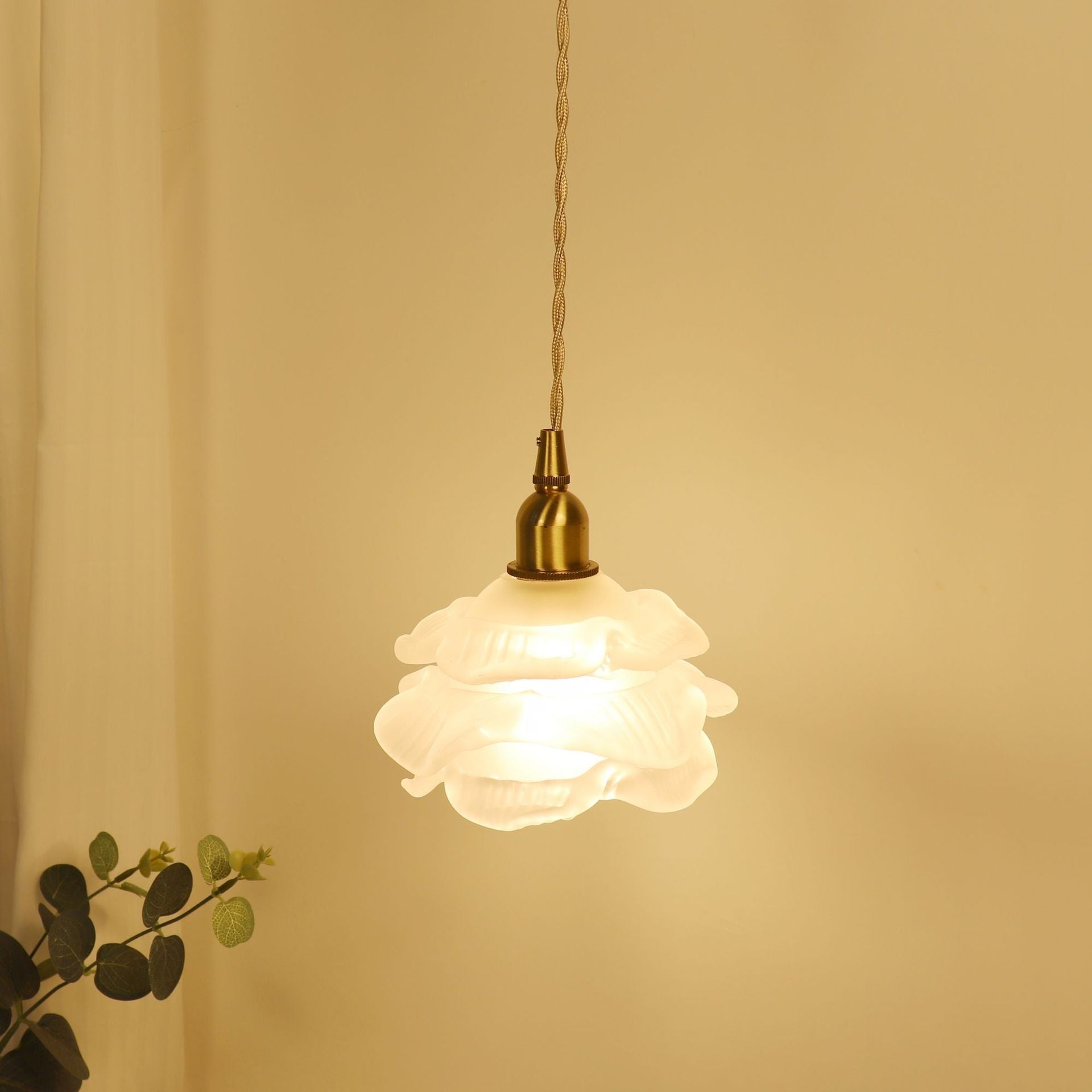 Versatile Metal and Glass Pendant Lamp – Contemporary Indoor Lighting Fixture