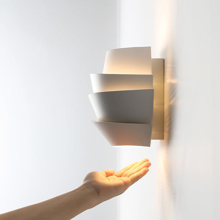 Sleek Scandinavian Wall Light – Modern Minimalist Lighting