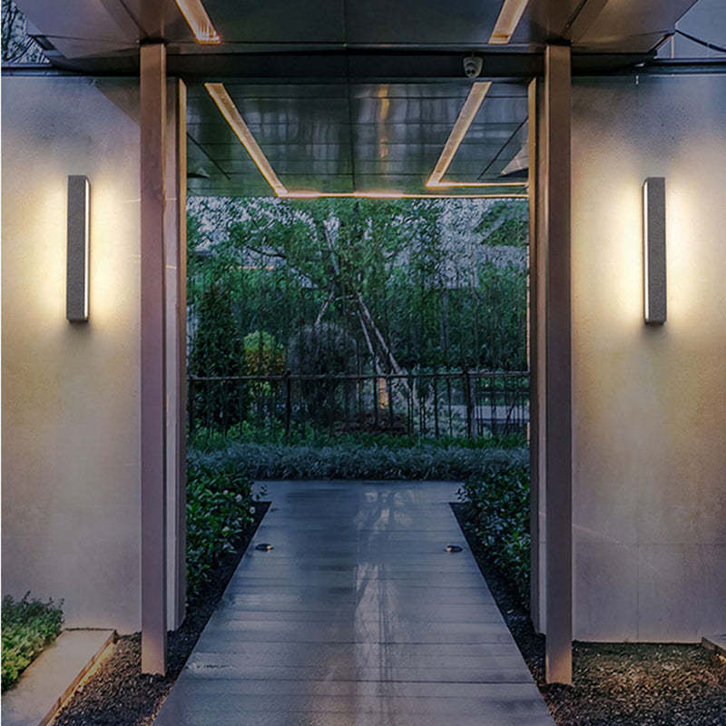 Sleek Edge Outdoor Wall Lamp