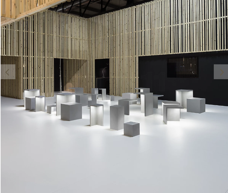 Modern Solar Outdoor Light with Block Lane Design