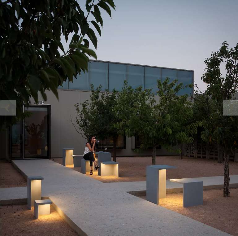 Modern Solar Outdoor Light with Block Lane Design