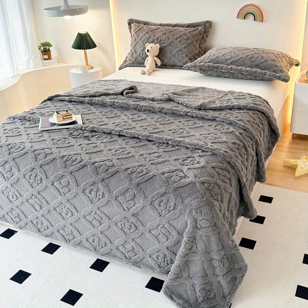 Soft Winter Fleece Blanket – Elegant Leaf Embroidery Accent