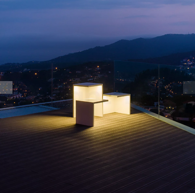 Modern Solar Outdoor Light with Block Lane Design