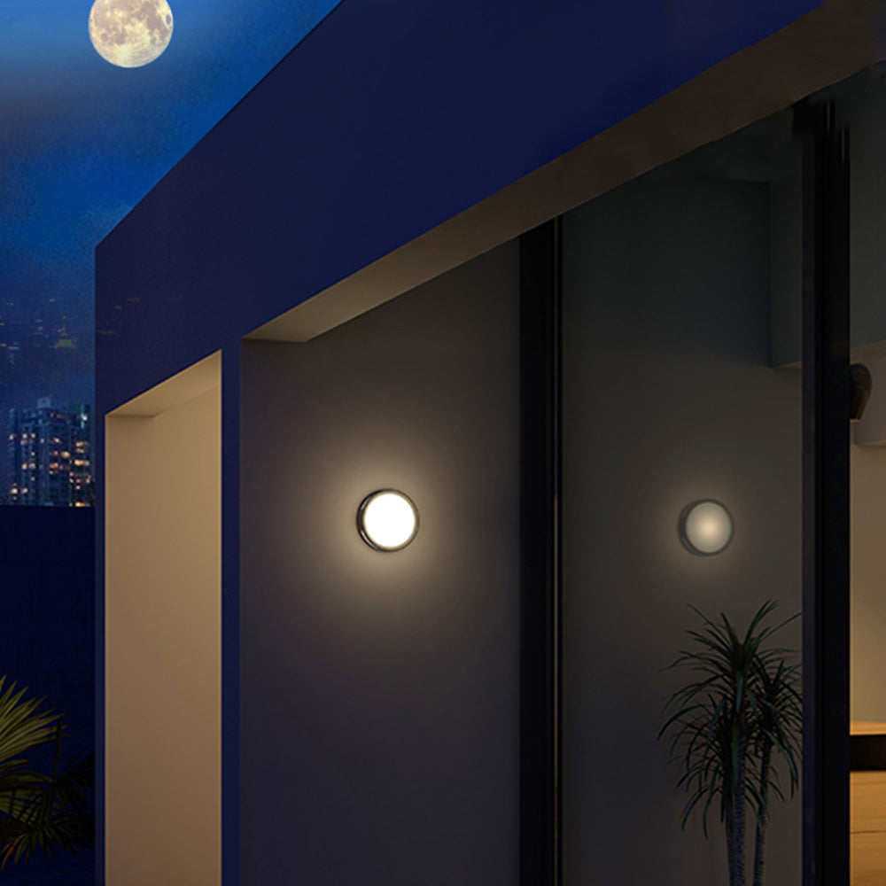 Black Metal Round Wall Light – IP65 Outdoor LED Lighting