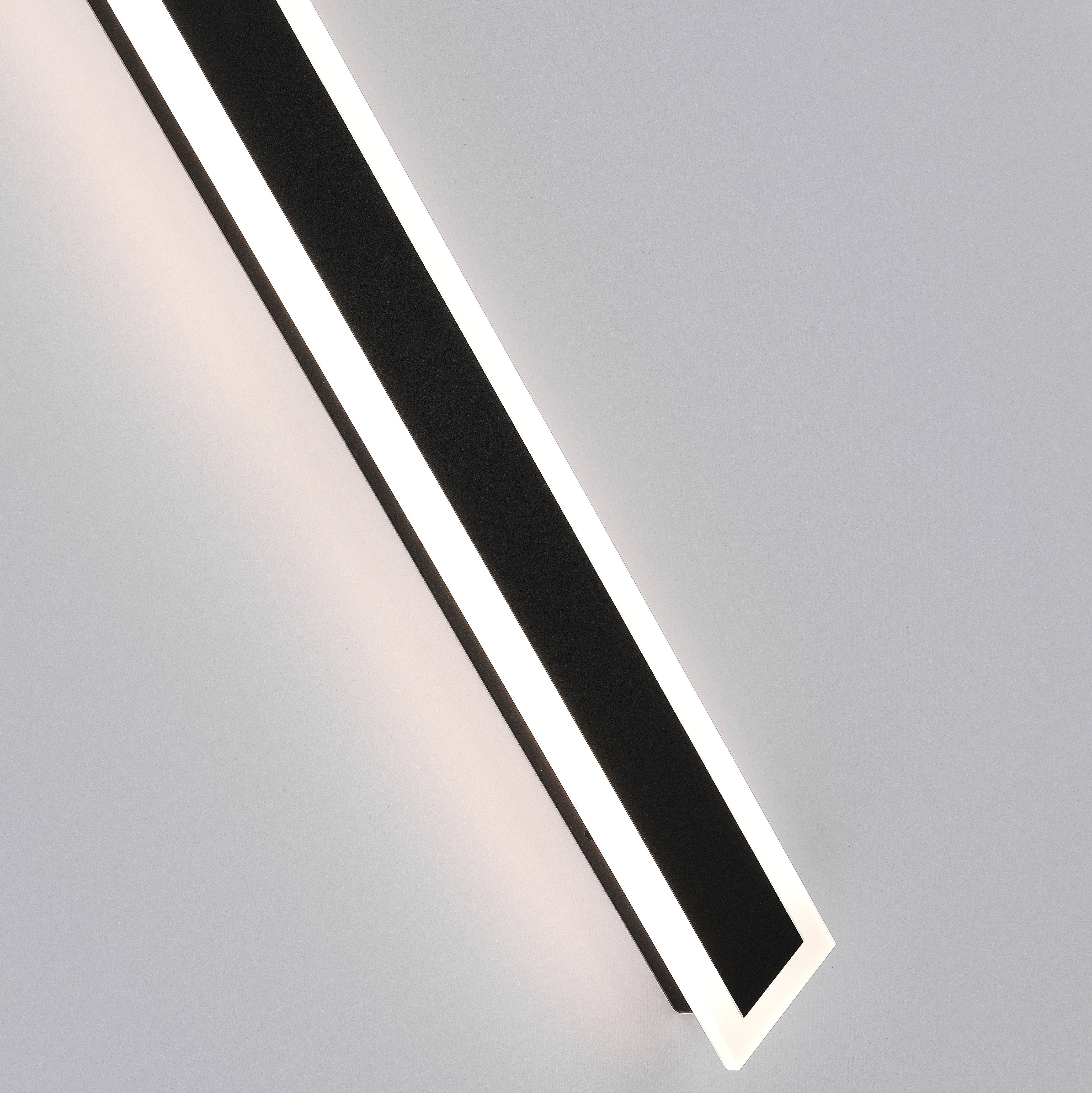 Edge Moderne Linear Wall Sconce – Outdoor LED Light