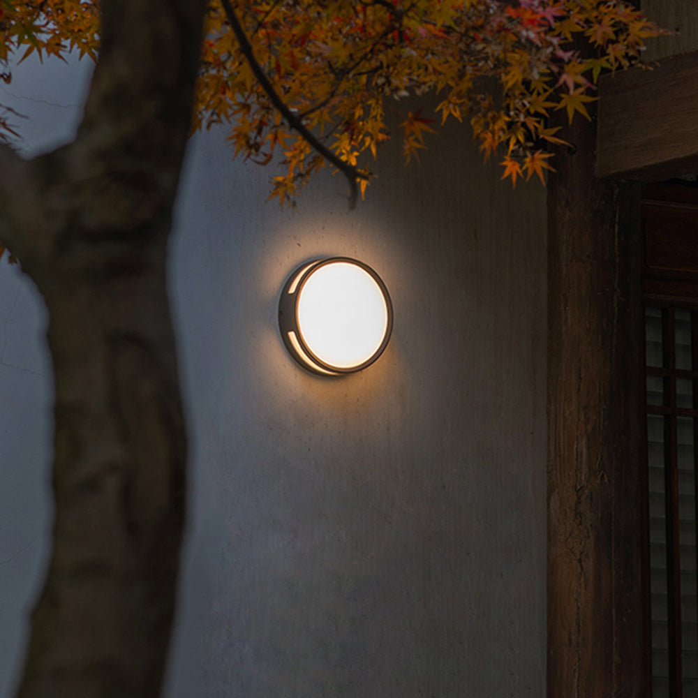 Black Metal Round Wall Light – IP65 Outdoor LED Lighting