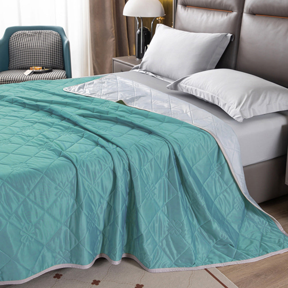 Summer Blanket with Temperature-Regulating Design