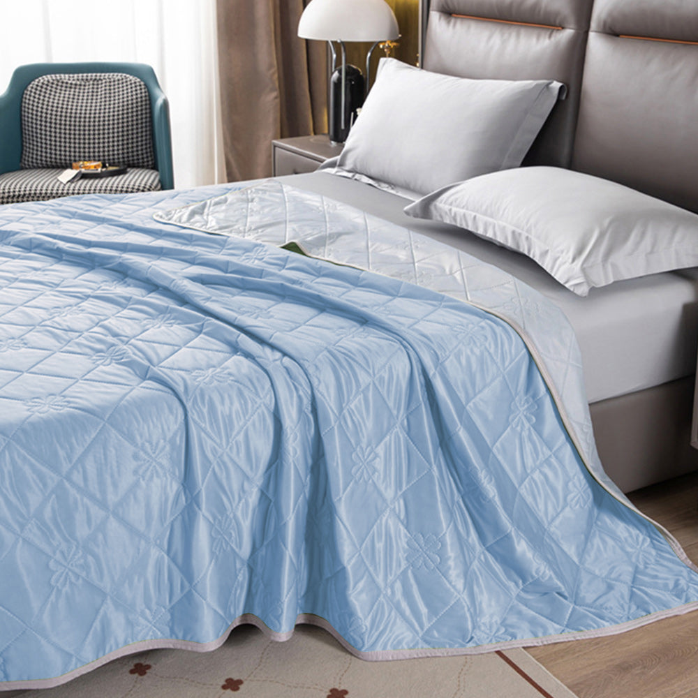 Summer Blanket with Temperature-Regulating Design