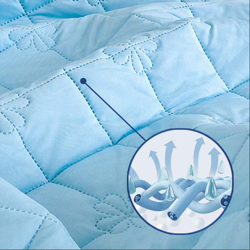 Summer Blanket with Temperature-Regulating Design