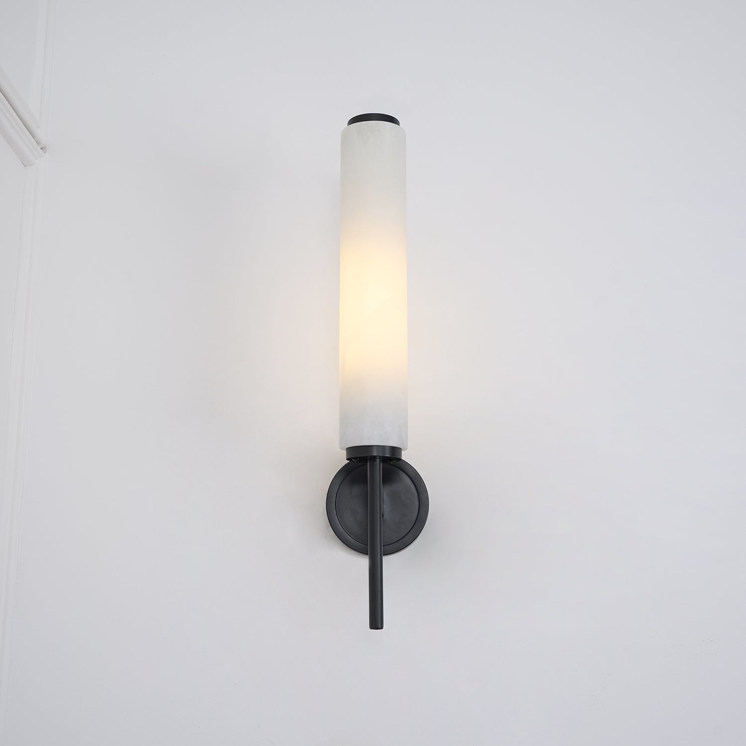 Wall-Mounted Alabaster Sconce – Art Deco-Inspired Lamp