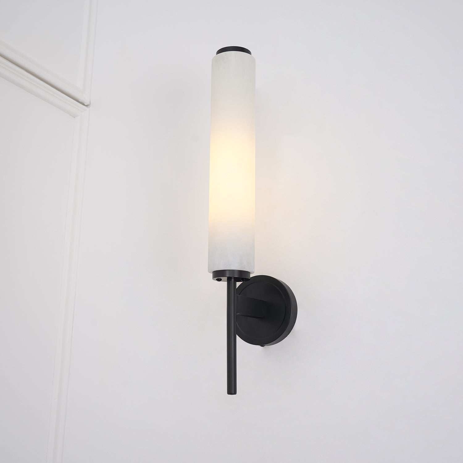 Wall-Mounted Alabaster Sconce – Art Deco-Inspired Lamp