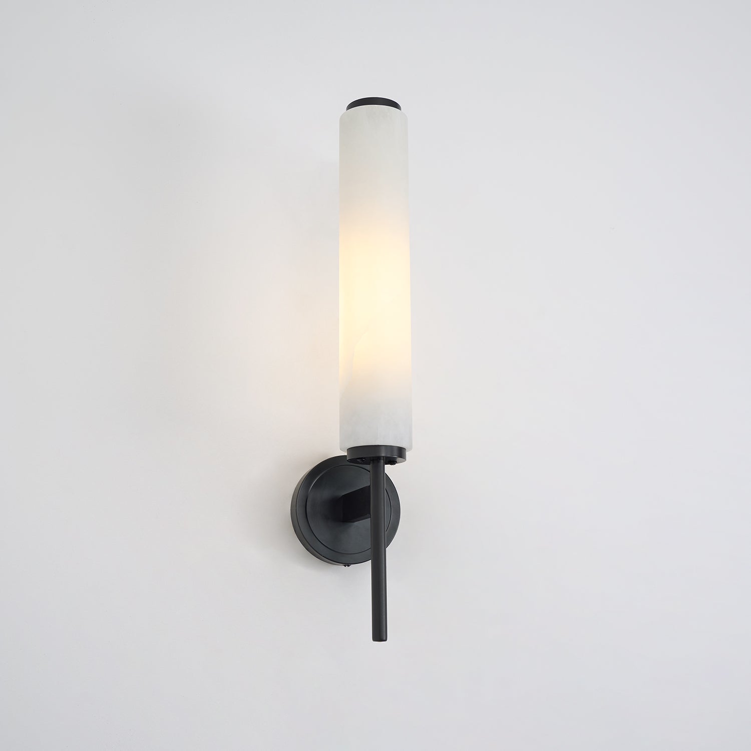 Wall-Mounted Alabaster Sconce – Art Deco-Inspired Lamp