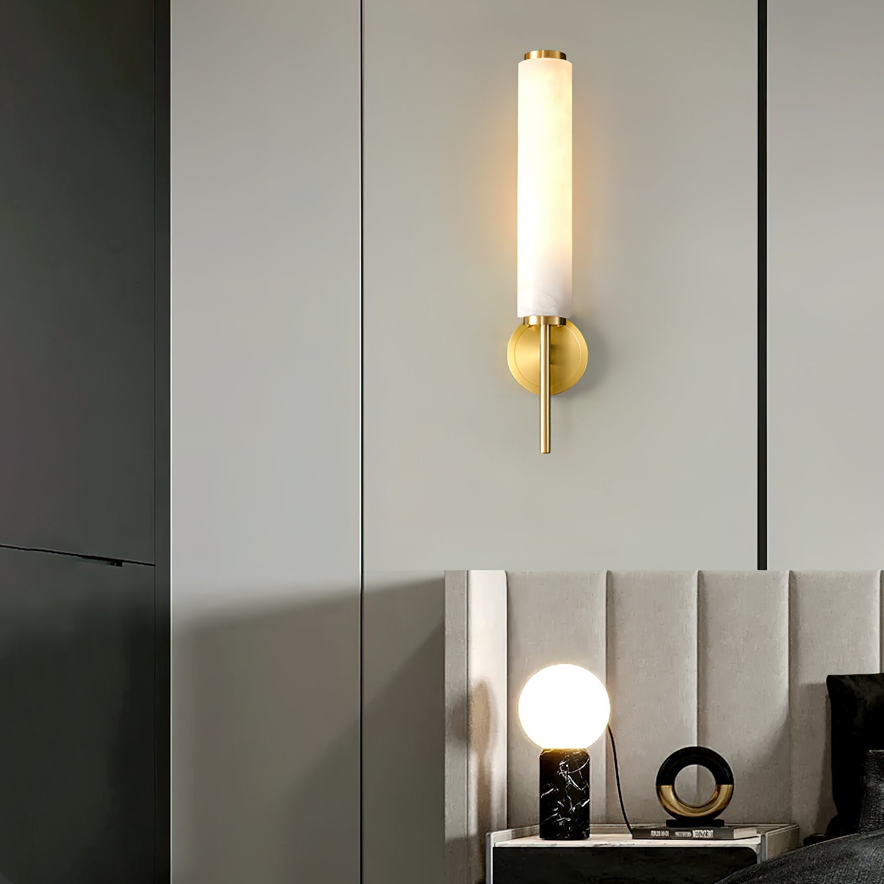 Wall-Mounted Alabaster Sconce – Art Deco-Inspired Lamp