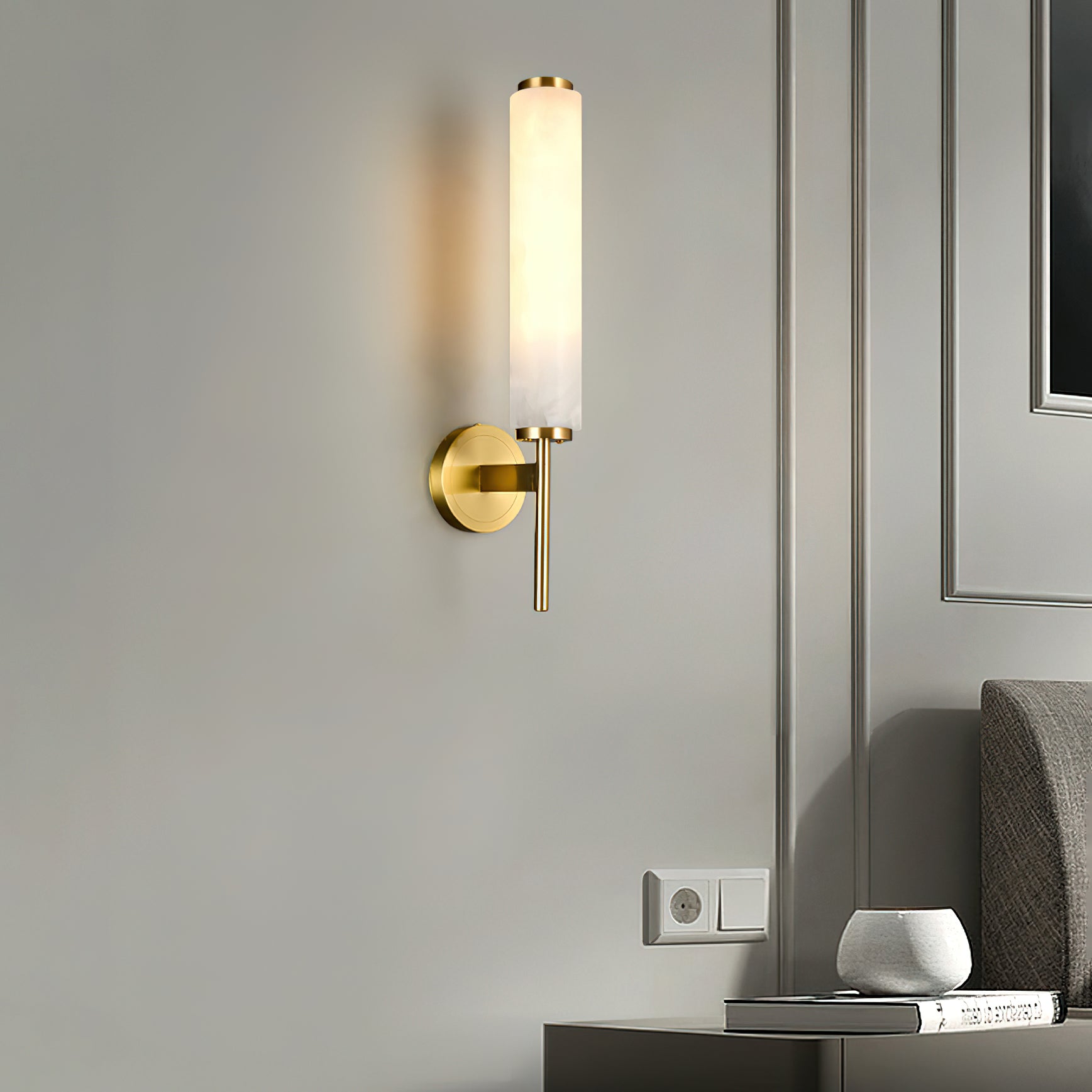 Wall-Mounted Alabaster Sconce – Art Deco-Inspired Lamp