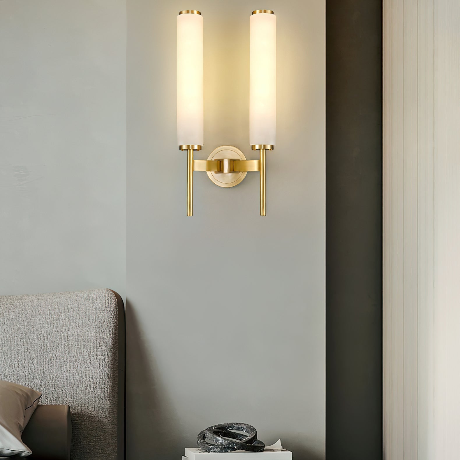 Wall-Mounted Alabaster Sconce – Art Deco-Inspired Lamp