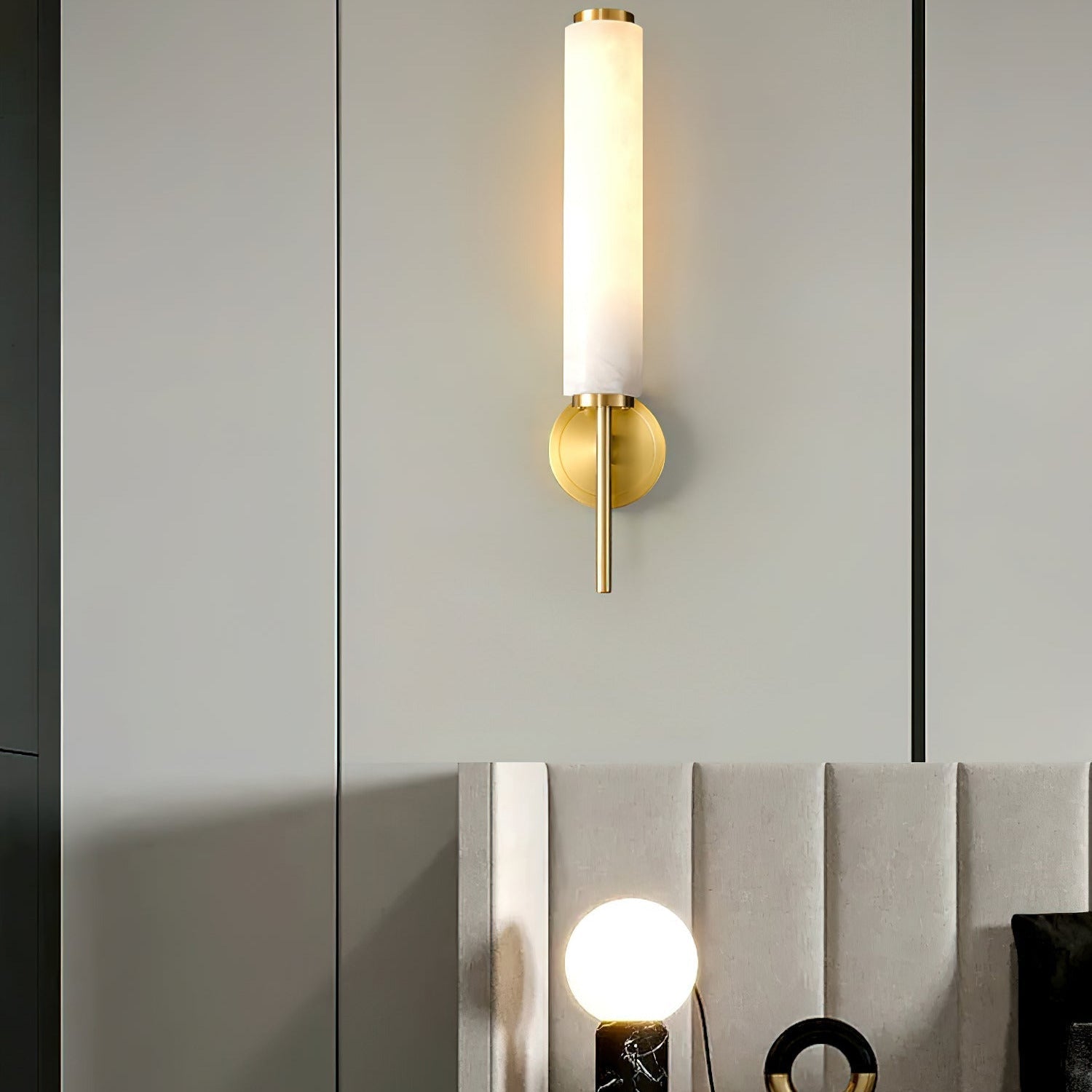 Wall-Mounted Alabaster Sconce – Art Deco-Inspired Lamp