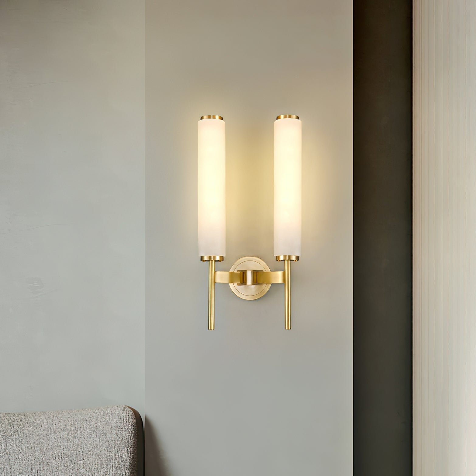 Wall-Mounted Alabaster Sconce – Art Deco-Inspired Lamp