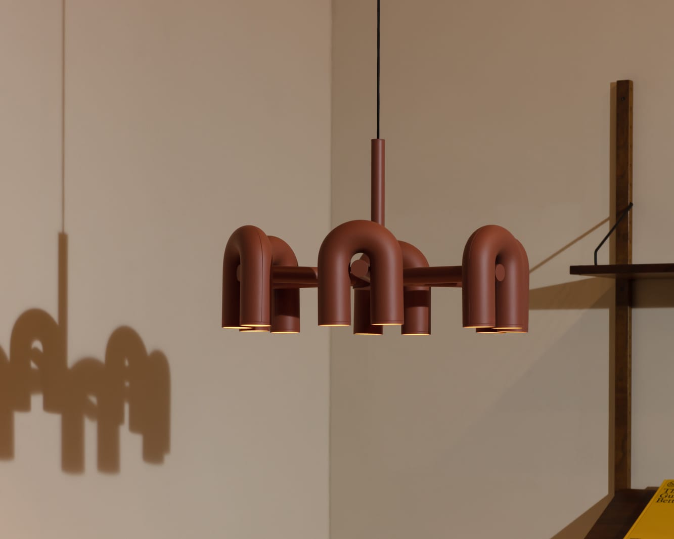 Contemporary Cirkus Chandelier – Sculptural U-Shaped Ceiling Light