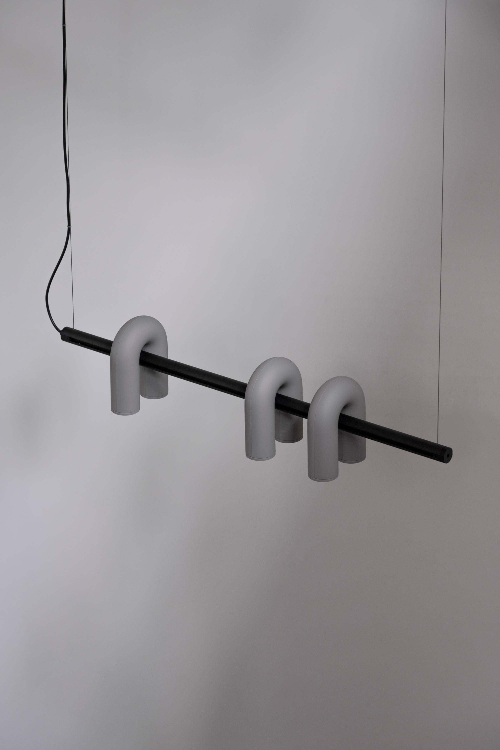 Contemporary Cirkus Chandelier – Sculptural U-Shaped Ceiling Light