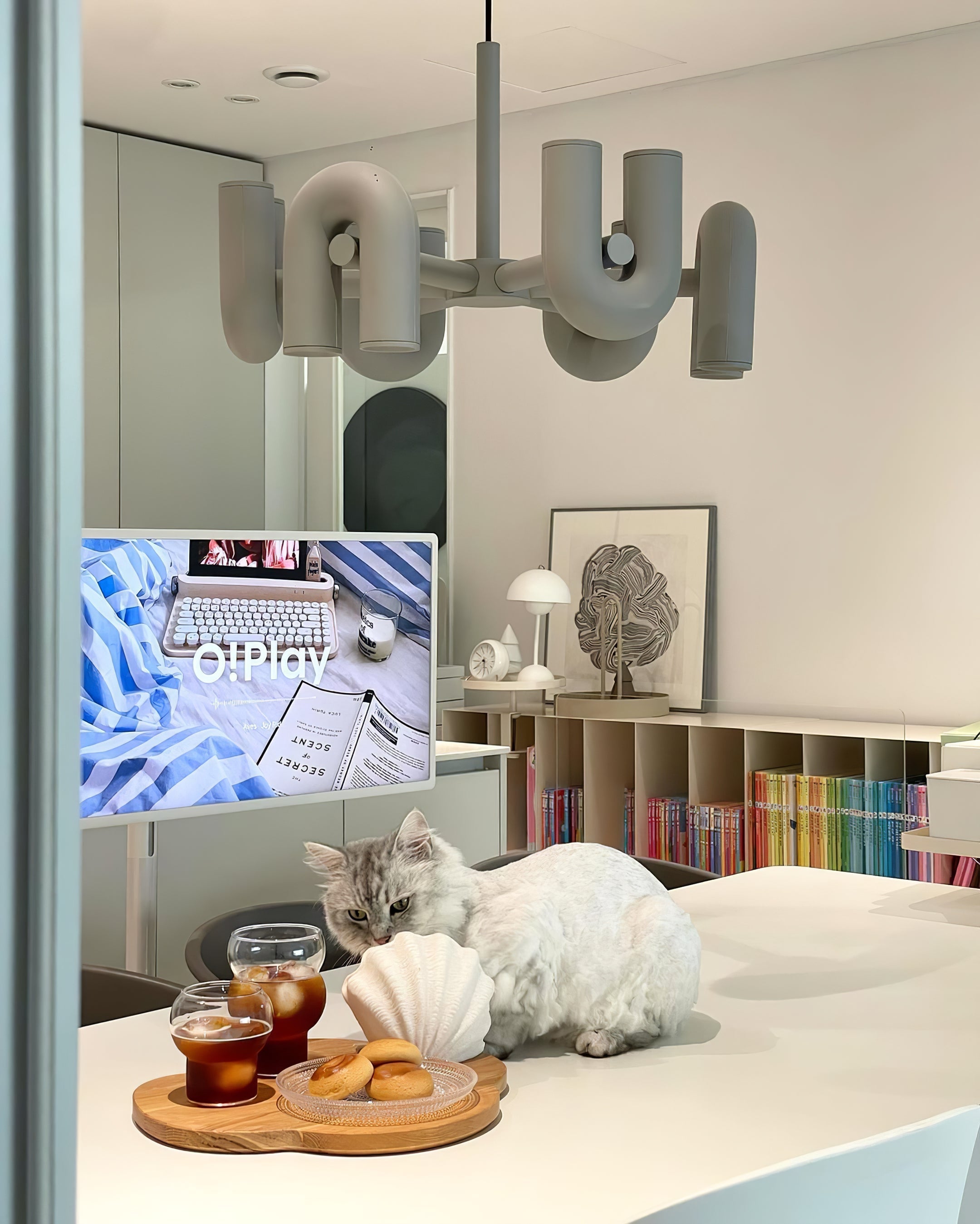 Contemporary Cirkus Chandelier – Sculptural U-Shaped Ceiling Light