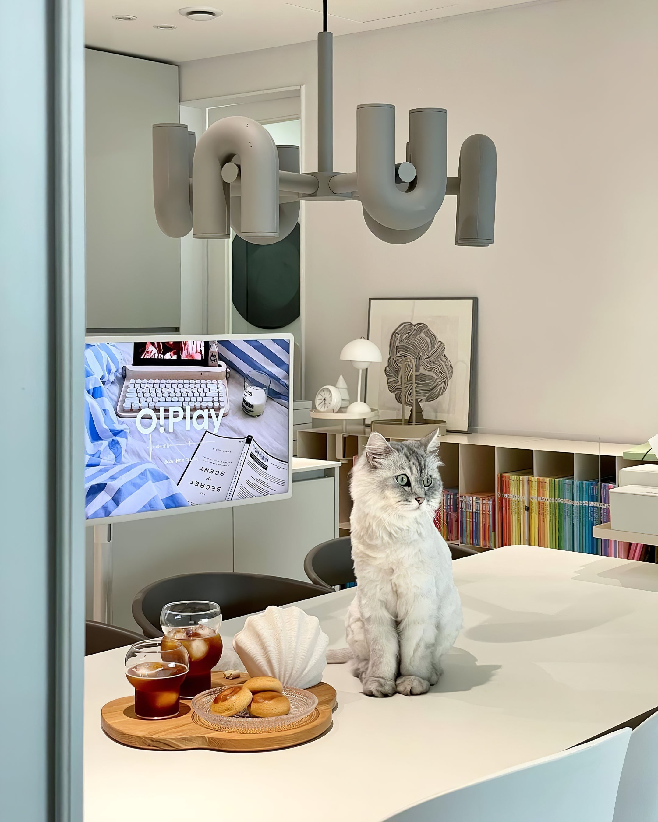 Contemporary Cirkus Chandelier – Sculptural U-Shaped Ceiling Light