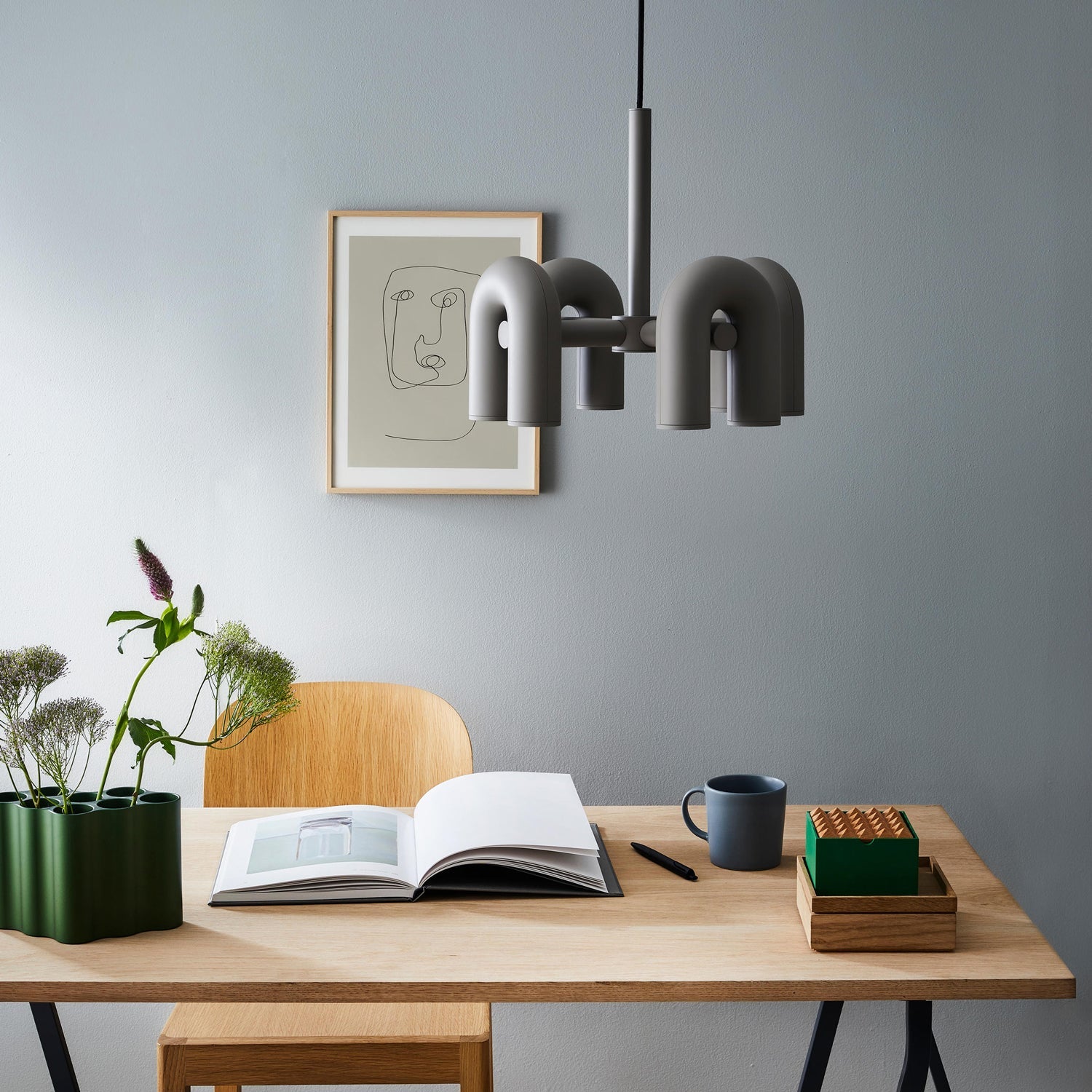 Contemporary Cirkus Chandelier – Sculptural U-Shaped Ceiling Light