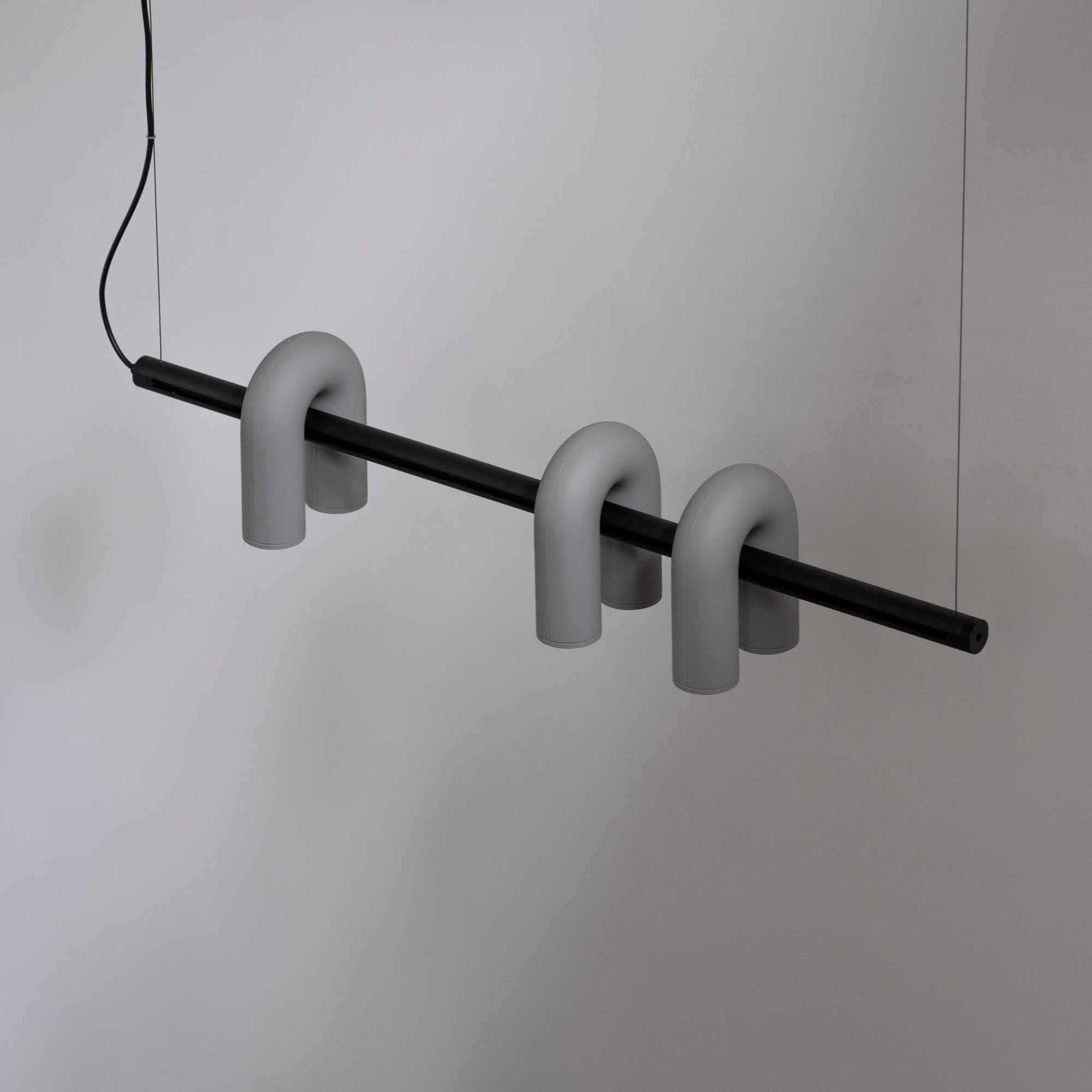 Contemporary Cirkus Chandelier – Sculptural U-Shaped Ceiling Light