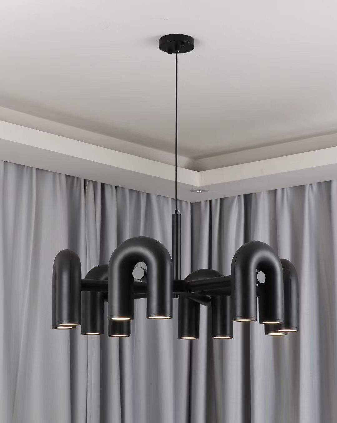 Contemporary Cirkus Chandelier – Sculptural U-Shaped Ceiling Light