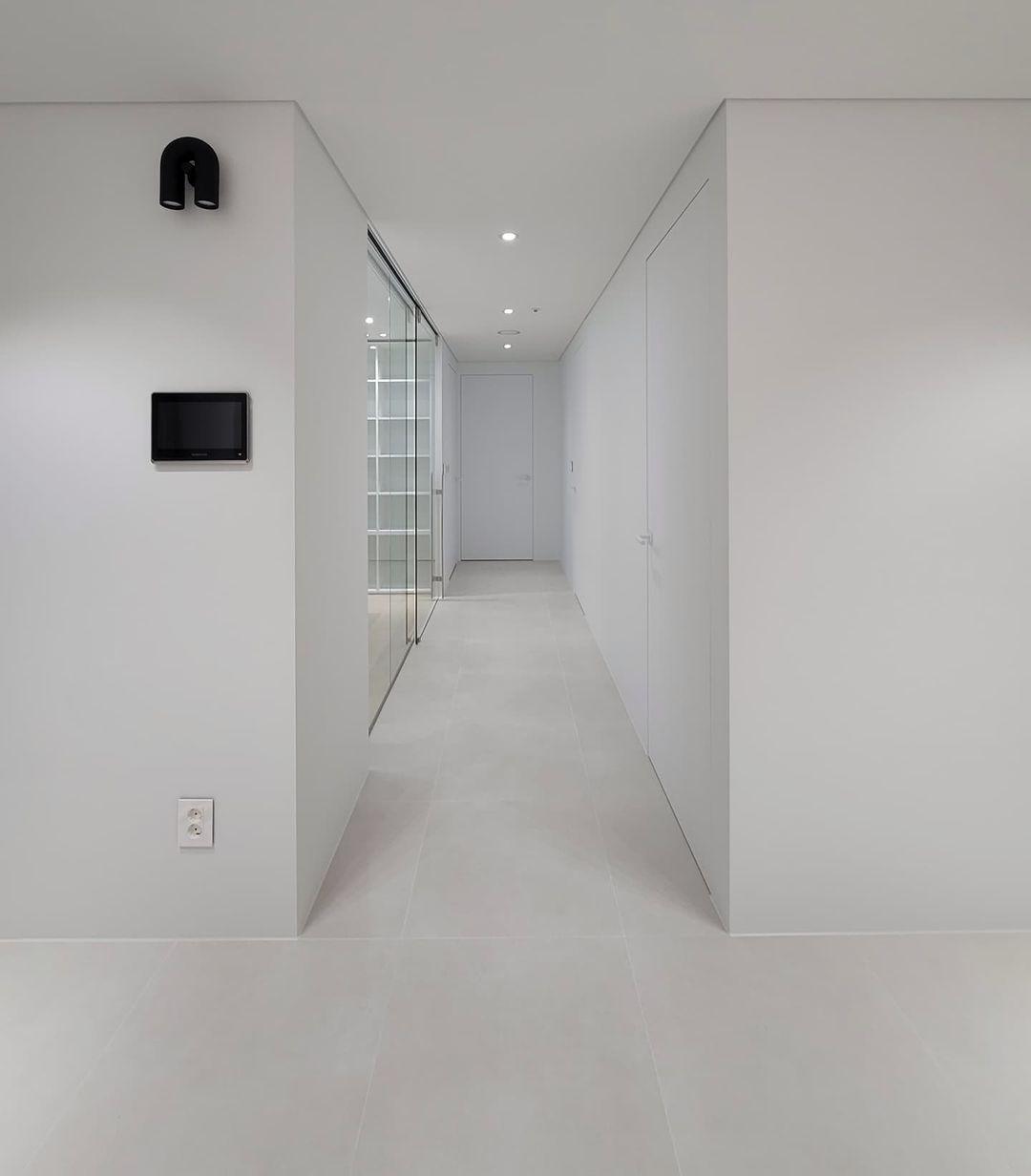 Contemporary U-Shape Wall Light