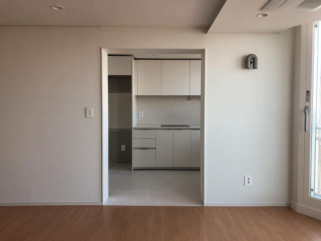 Contemporary U-Shape Wall Light