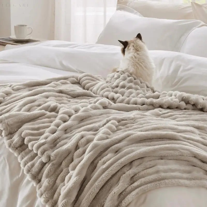 Cozy Fleece Blanket – Soft, Lightweight & Warm Home Essential - Atelier Dubois Paris