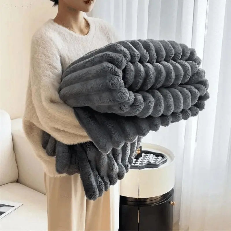 Cozy Fleece Blanket – Soft, Lightweight & Warm Home Essential - Atelier Dubois Paris