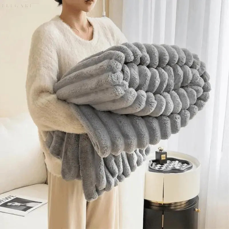 Cozy Fleece Blanket – Soft, Lightweight & Warm Home Essential - Atelier Dubois Paris
