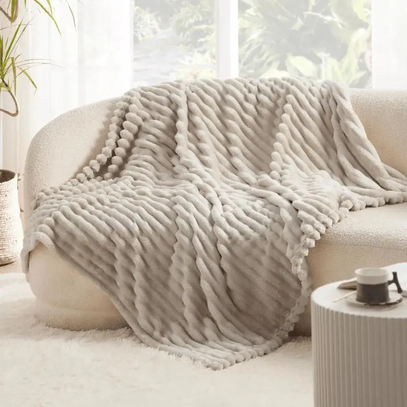 Cozy Fleece Blanket – Soft, Lightweight & Warm Home Essential - Atelier Dubois Paris