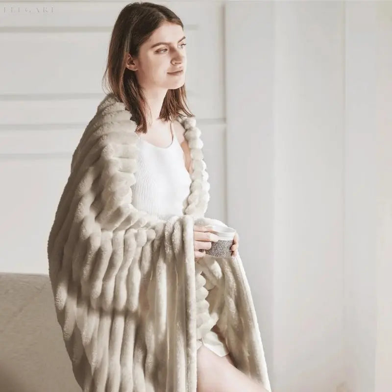 Cozy Fleece Blanket – Soft, Lightweight & Warm Home Essential - Atelier Dubois Paris