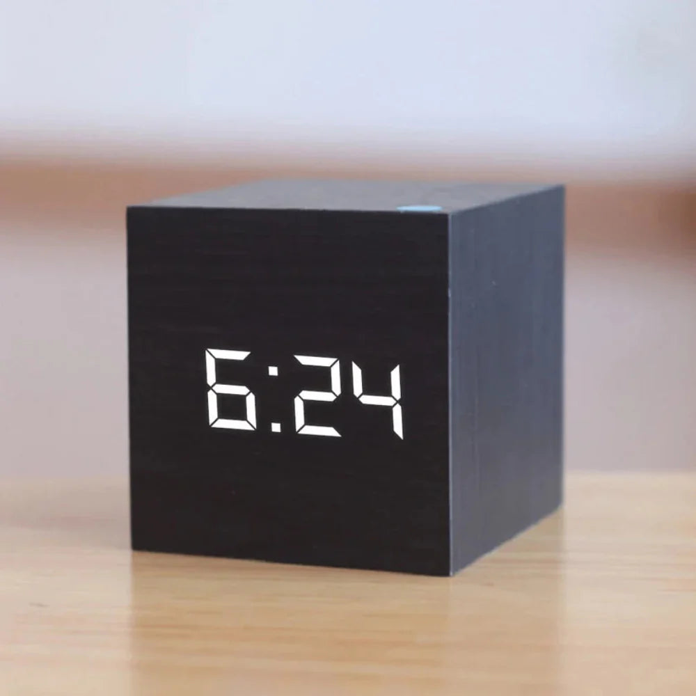 Minimalist LED Digital Alarm Clock – Customizable Brightness and Sleep Mode