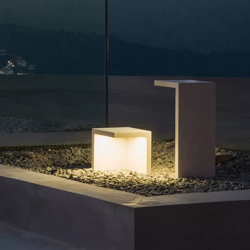 Modern Solar Outdoor Light with Block Lane Design