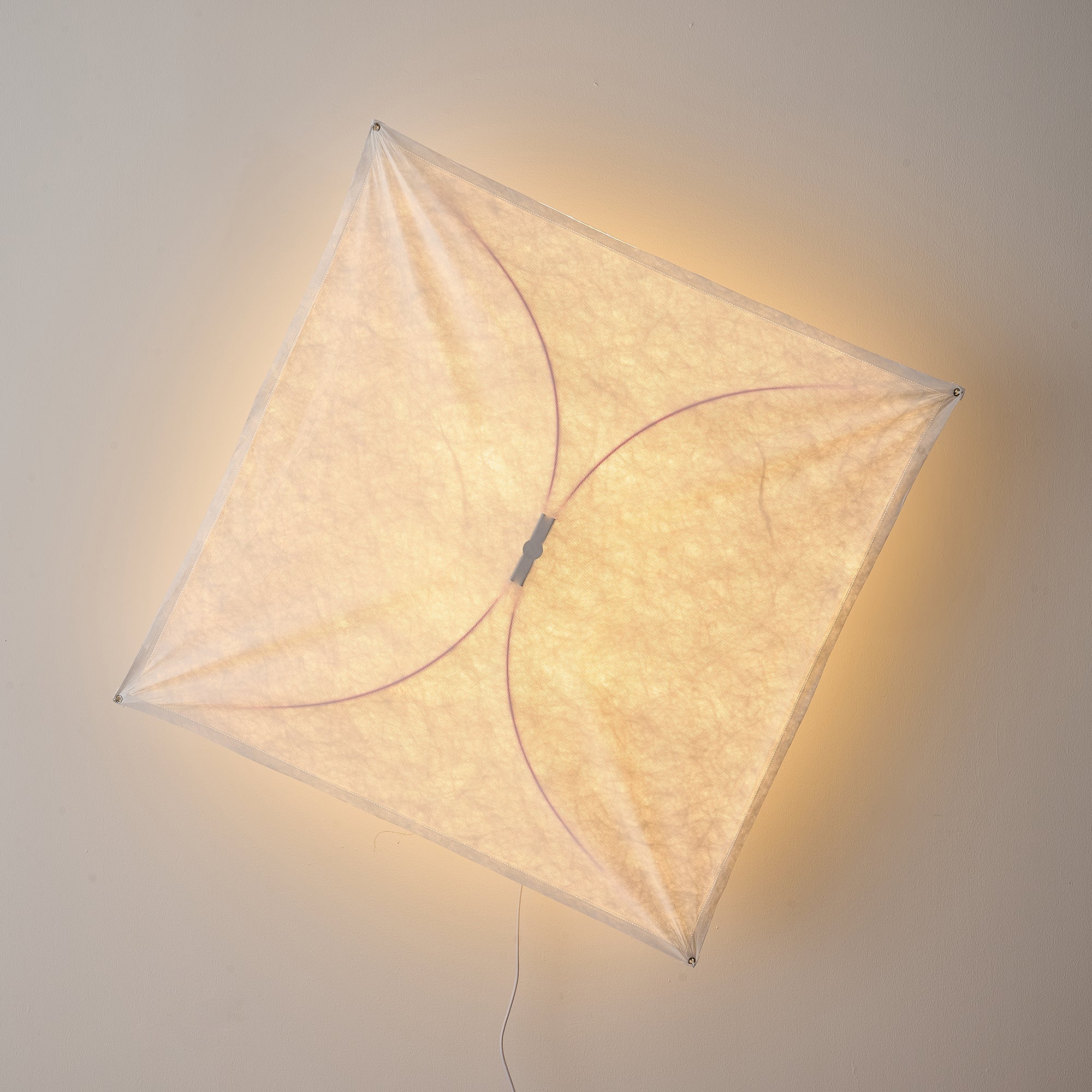 Kite Wall Light – Modern Plug-in Wall Lamp Paper Diffuser
