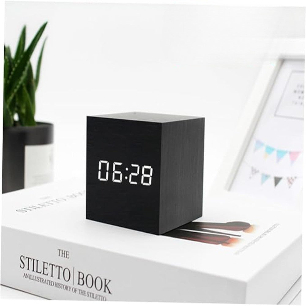 Minimalist LED Digital Alarm Clock – Customizable Brightness and Sleep Mode