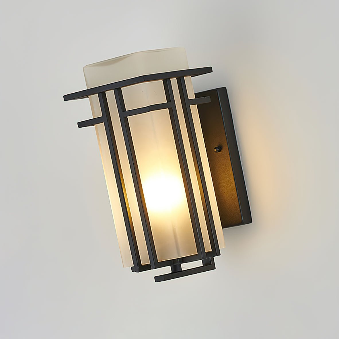 Contemporary Linden-Style Outdoor Wall Lamp