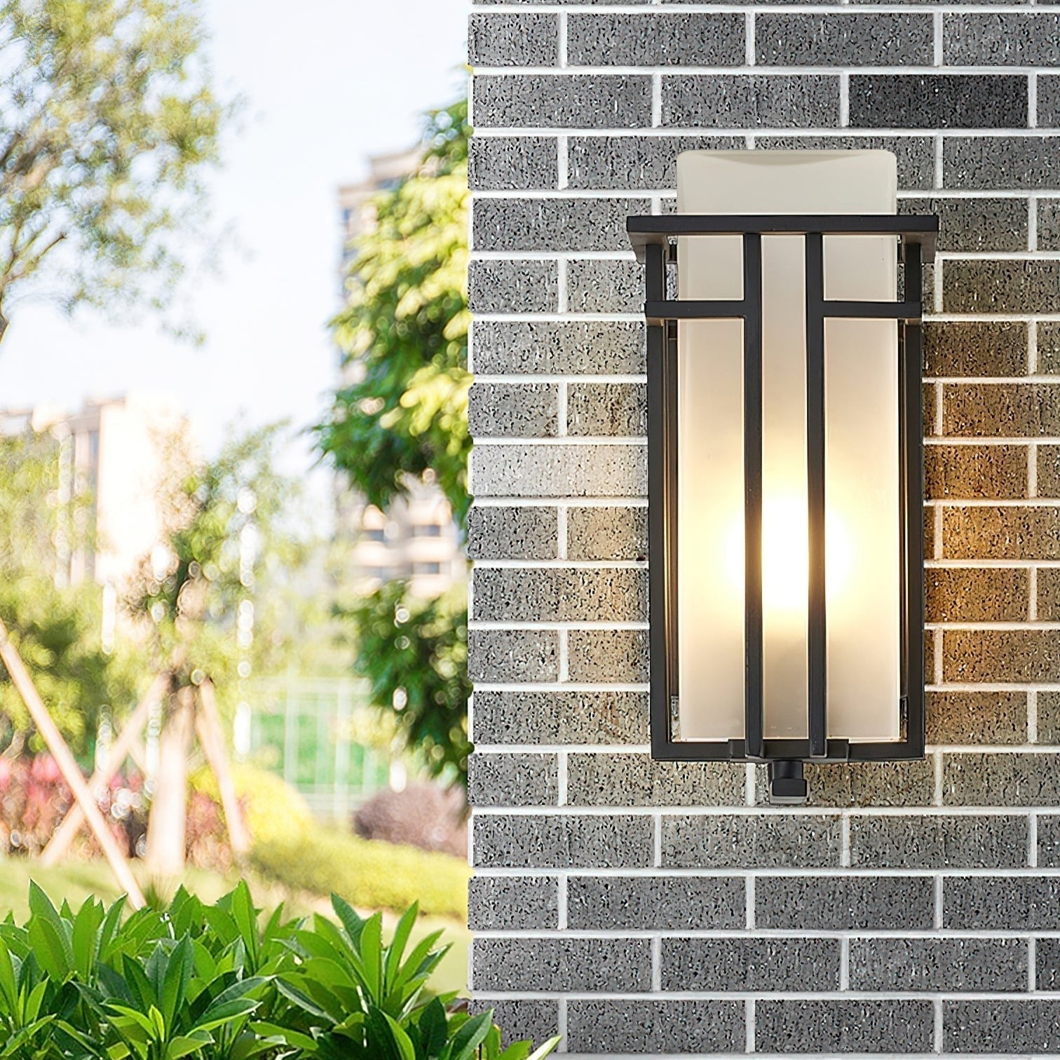 Contemporary Linden-Style Outdoor Wall Lamp