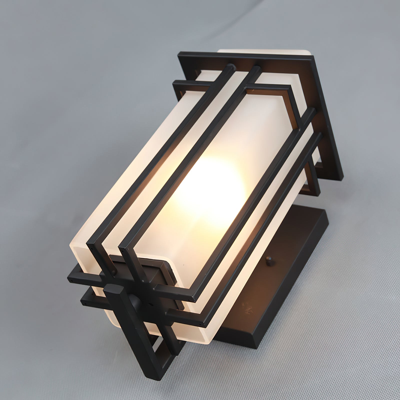 Contemporary Linden-Style Outdoor Wall Lamp