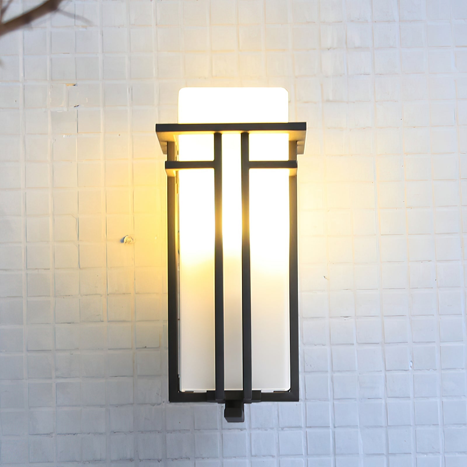 Contemporary Linden-Style Outdoor Wall Lamp