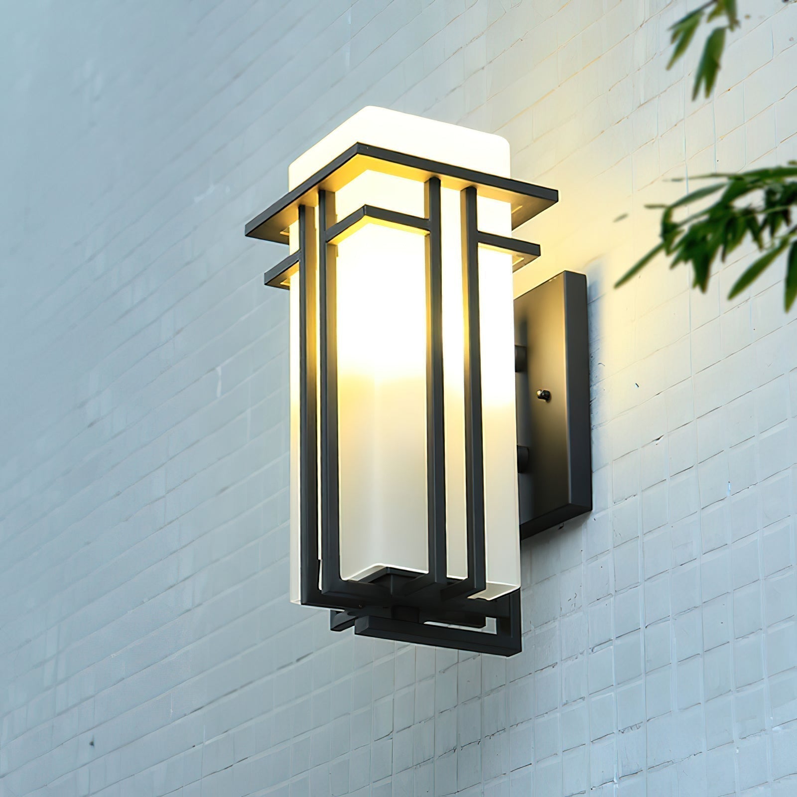 Contemporary Linden-Style Outdoor Wall Lamp