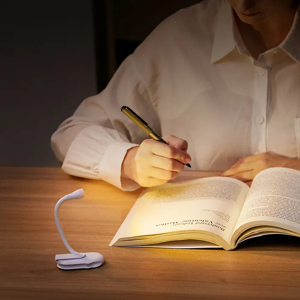 Mini Clip-On Reading Light – USB Rechargeable LED Lamp
