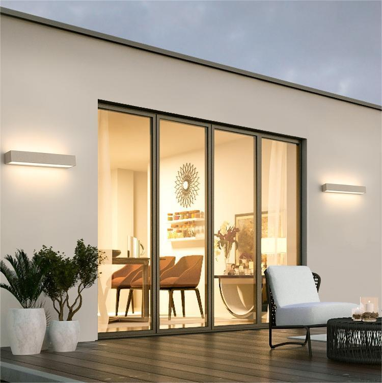 Sleek Edge Outdoor Wall Lamp