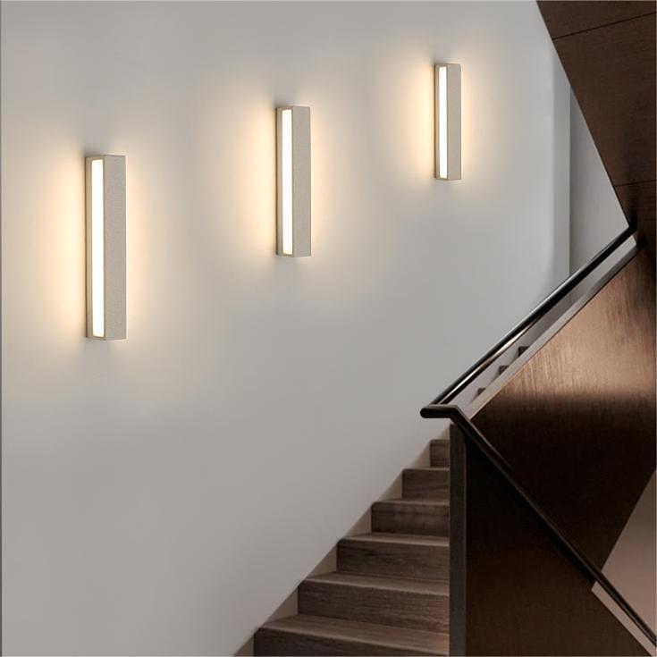 Sleek Edge Outdoor Wall Lamp