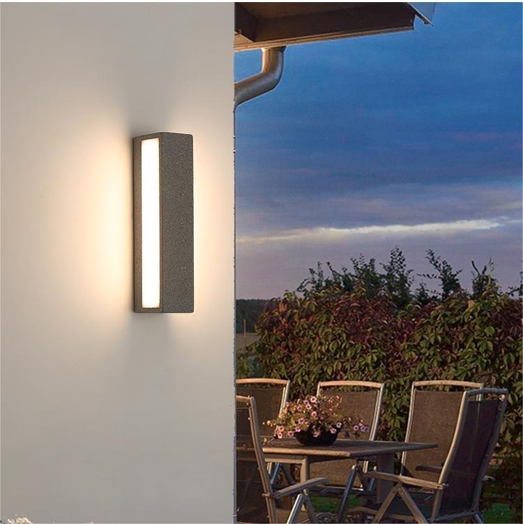 Sleek Edge Outdoor Wall Lamp