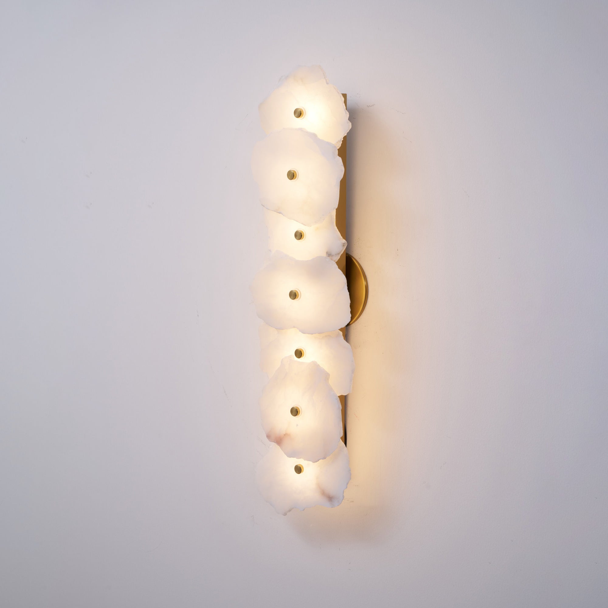 Flower-Shaped Alabaster Wall Lamp – Warm LED Lighting Sconce