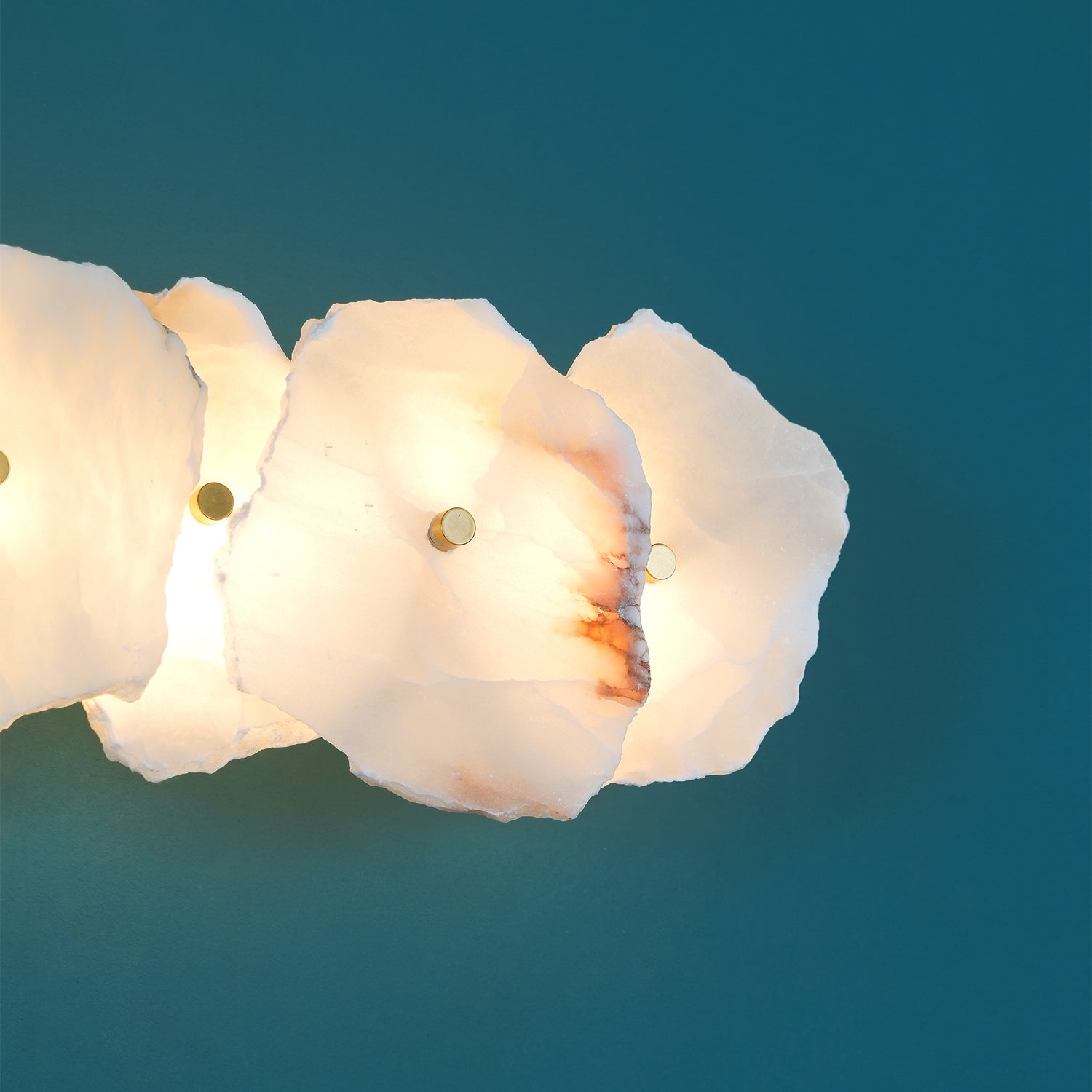 Flower-Shaped Alabaster Wall Lamp – Warm LED Lighting Sconce